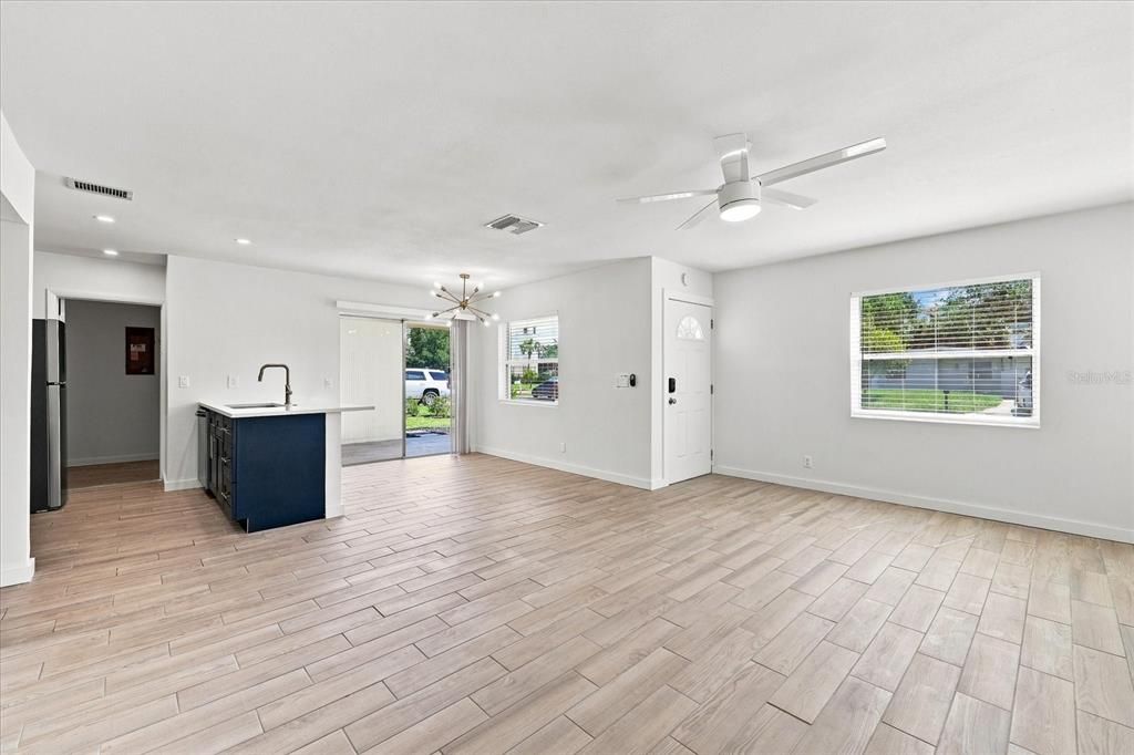 For Sale: $369,900 (3 beds, 2 baths, 1140 Square Feet)