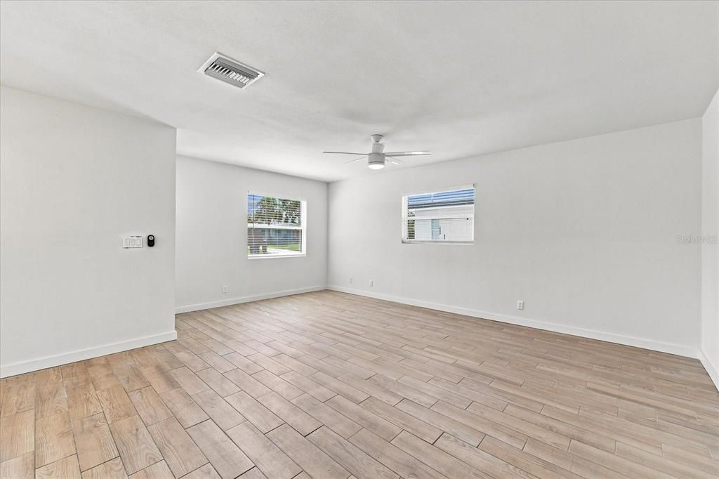 For Sale: $369,900 (3 beds, 2 baths, 1140 Square Feet)