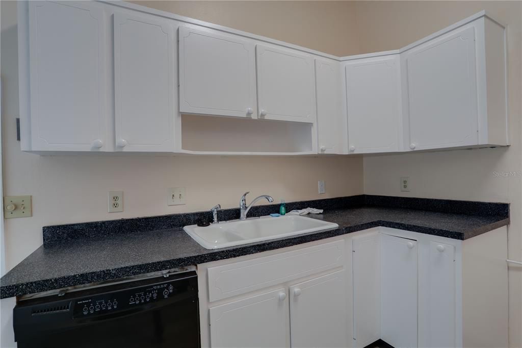 В аренду: $3,395 (4 спален, 3 ванн, 3524 Квадратных фут)