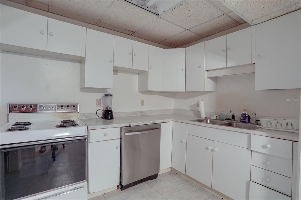 В аренду: $3,395 (4 спален, 3 ванн, 3524 Квадратных фут)