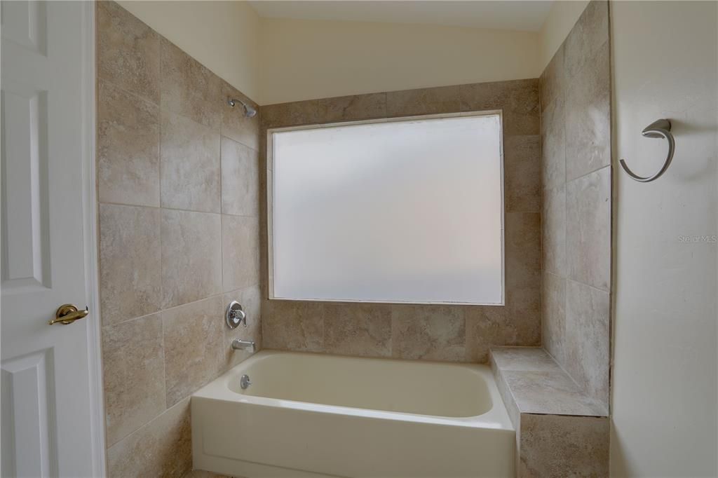 В аренду: $3,395 (4 спален, 3 ванн, 3524 Квадратных фут)