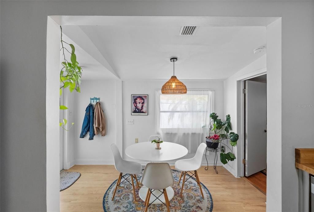En Venta: $349,900 (3 camas, 2 baños, 888 Pies cuadrados)