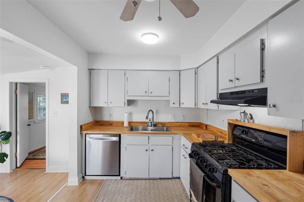 En Venta: $349,900 (3 camas, 2 baños, 888 Pies cuadrados)