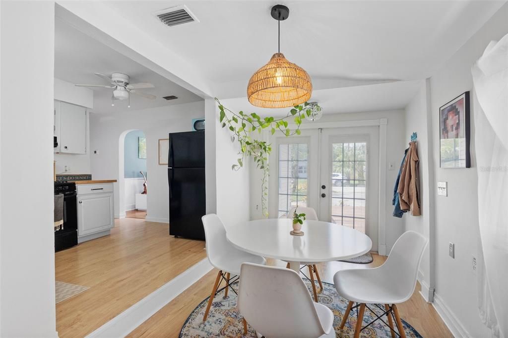 En Venta: $349,900 (3 camas, 2 baños, 888 Pies cuadrados)