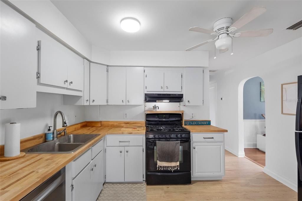 En Venta: $349,900 (3 camas, 2 baños, 888 Pies cuadrados)