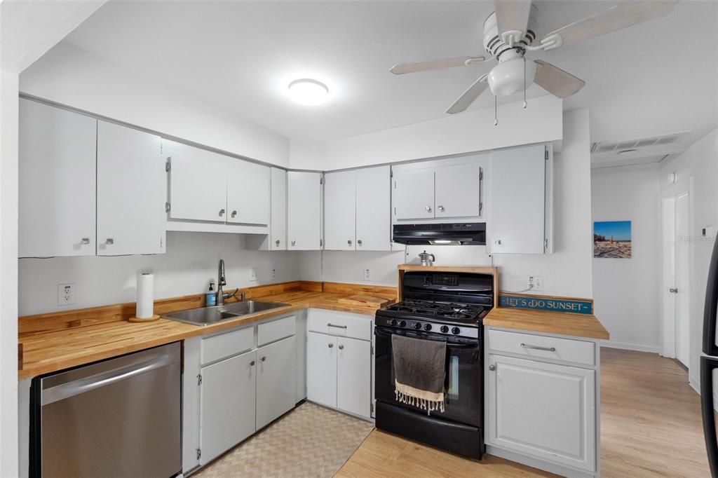 En Venta: $349,900 (3 camas, 2 baños, 888 Pies cuadrados)
