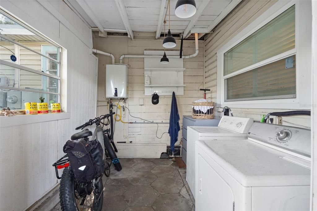 En Venta: $349,900 (3 camas, 2 baños, 888 Pies cuadrados)