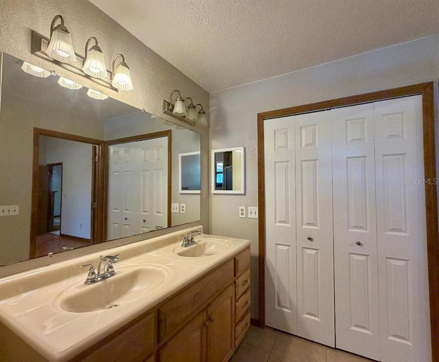 For Rent: $2,095 (3 beds, 2 baths, 1466 Square Feet)