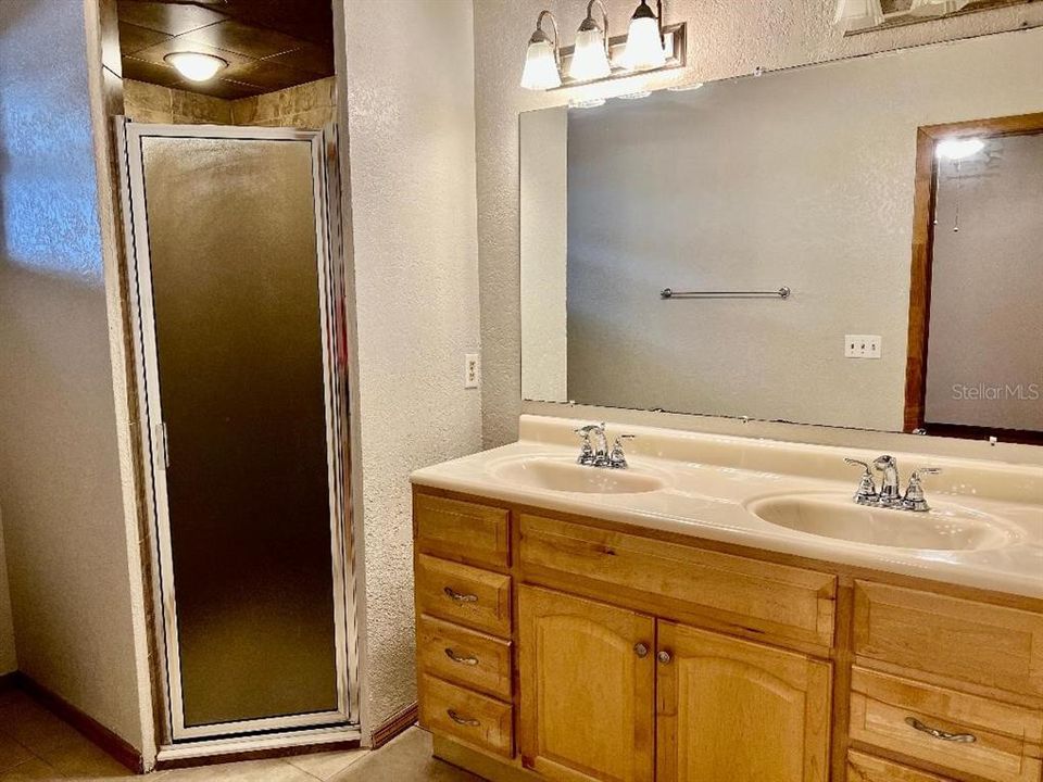 For Rent: $2,195 (3 beds, 2 baths, 1466 Square Feet)