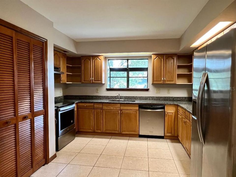 For Rent: $2,195 (3 beds, 2 baths, 1466 Square Feet)