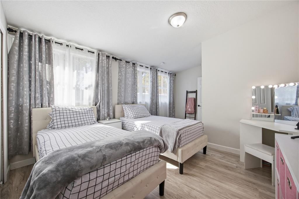 For Sale: $270,000 (3 beds, 2 baths, 1188 Square Feet)