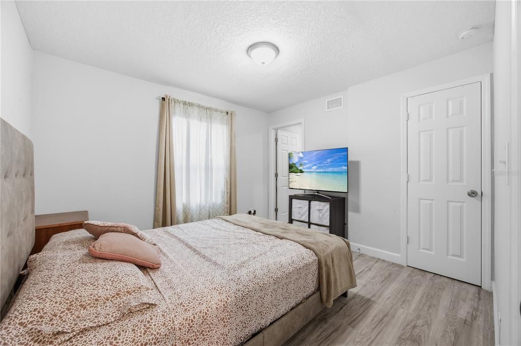 For Sale: $270,000 (3 beds, 2 baths, 1188 Square Feet)