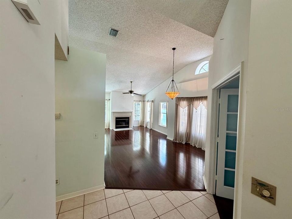 For Sale: $414,800 (3 beds, 2 baths, 1293 Square Feet)