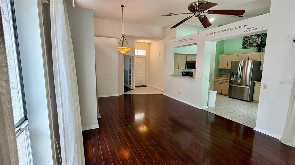 For Sale: $414,800 (3 beds, 2 baths, 1293 Square Feet)