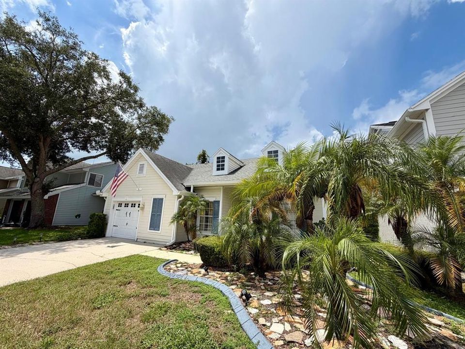For Sale: $414,800 (3 beds, 2 baths, 1293 Square Feet)