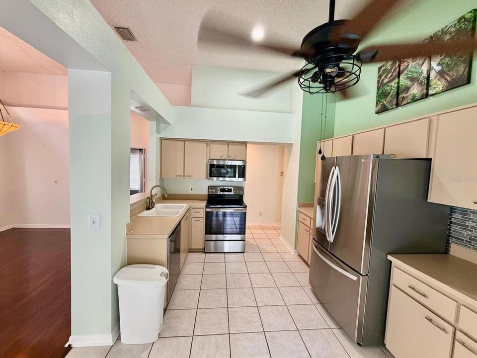 For Sale: $414,800 (3 beds, 2 baths, 1293 Square Feet)