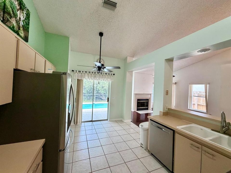 For Sale: $414,800 (3 beds, 2 baths, 1293 Square Feet)