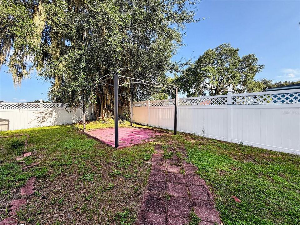For Sale: $380,000 (4 beds, 2 baths, 2571 Square Feet)