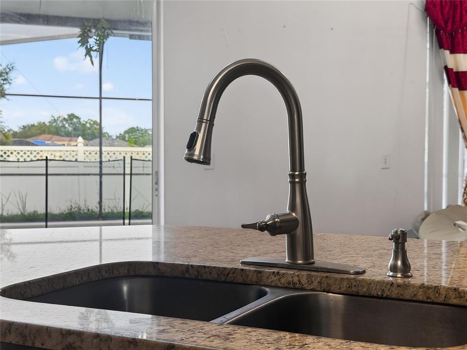 For Sale: $380,000 (4 beds, 2 baths, 2571 Square Feet)