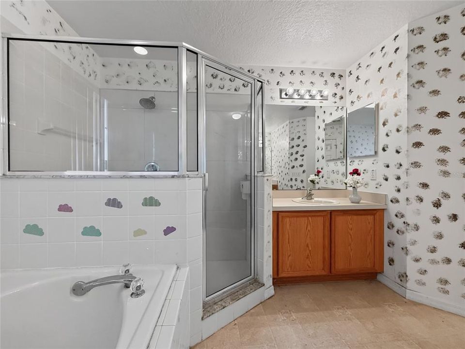 For Sale: $380,000 (4 beds, 2 baths, 2571 Square Feet)