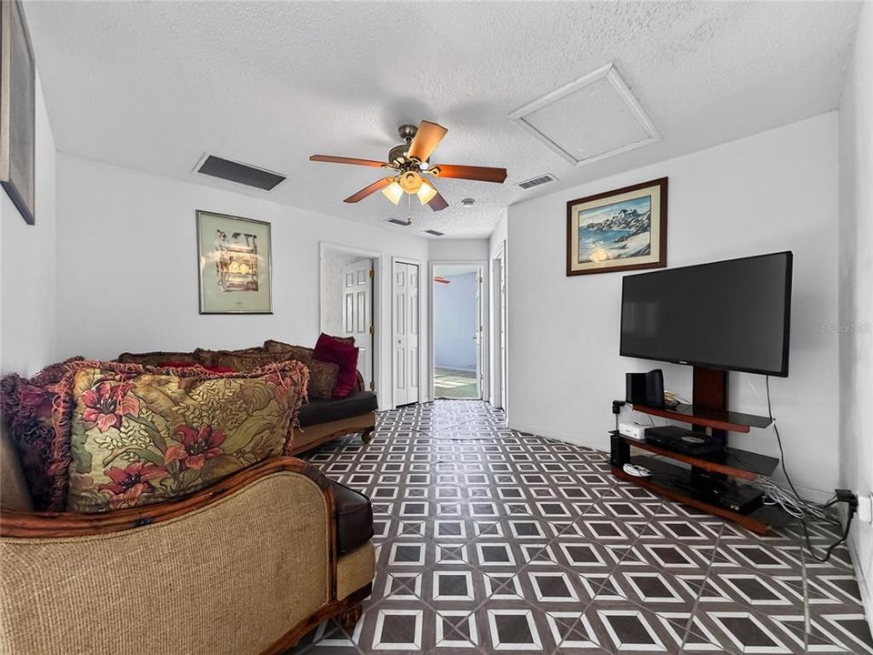 For Sale: $380,000 (4 beds, 2 baths, 2571 Square Feet)
