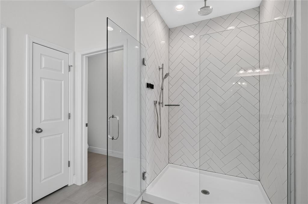 For Sale: $659,000 (5 beds, 4 baths, 3321 Square Feet)