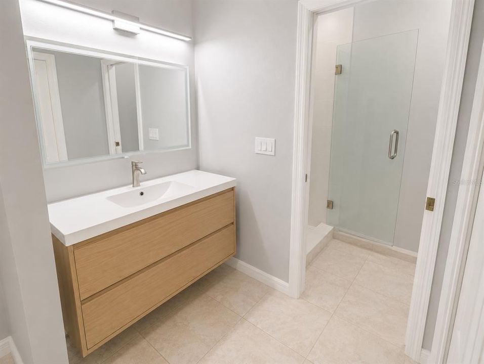 На продажу: $229,999 (2 спален, 2 ванн, 1053 Квадратных фут)