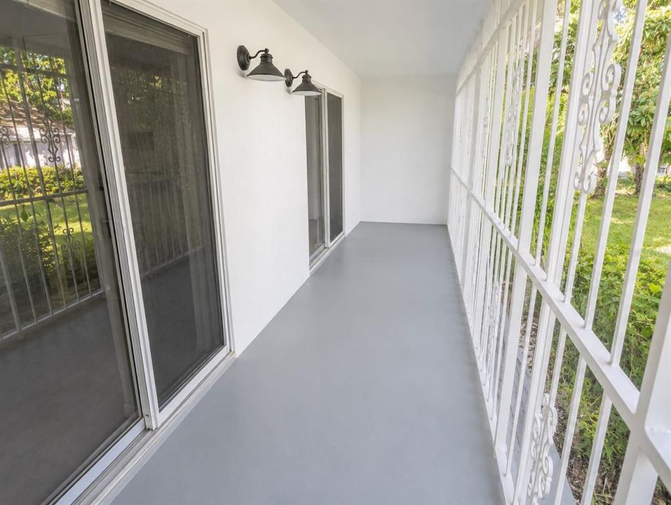 На продажу: $229,999 (2 спален, 2 ванн, 1053 Квадратных фут)
