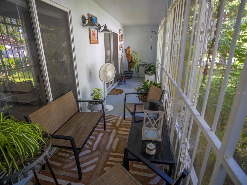 На продажу: $229,999 (2 спален, 2 ванн, 1053 Квадратных фут)
