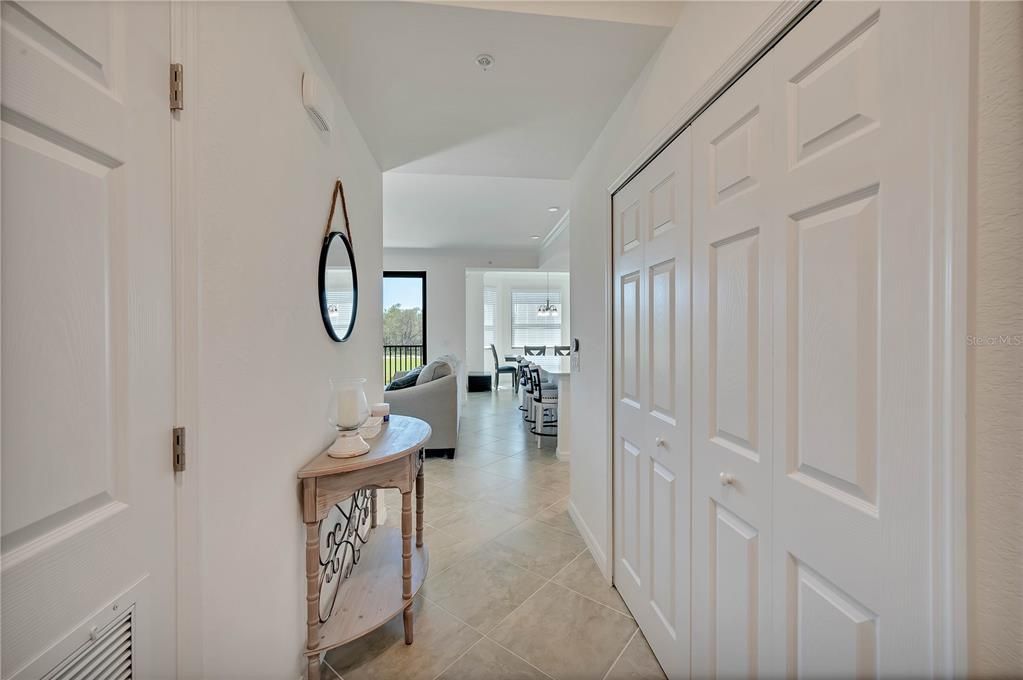 For Rent: $1,900 (2 beds, 2 baths, 1107 Square Feet)