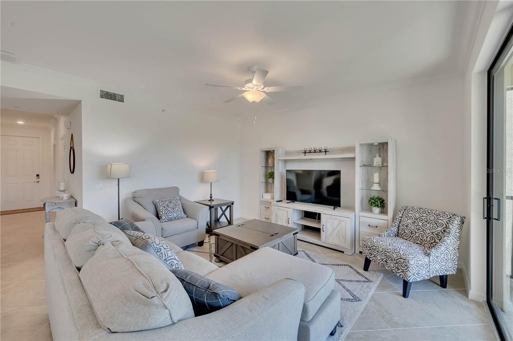 For Rent: $1,900 (2 beds, 2 baths, 1107 Square Feet)