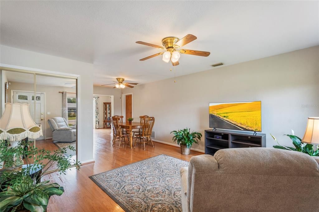 For Sale: $355,000 (3 beds, 2 baths, 1168 Square Feet)