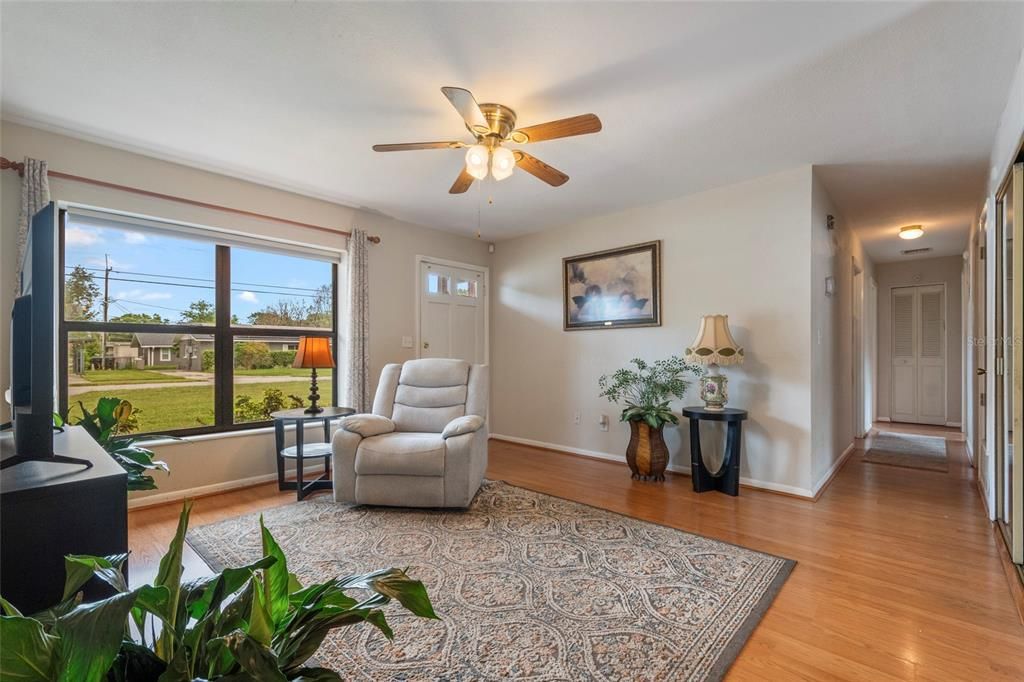 For Sale: $355,000 (3 beds, 2 baths, 1168 Square Feet)