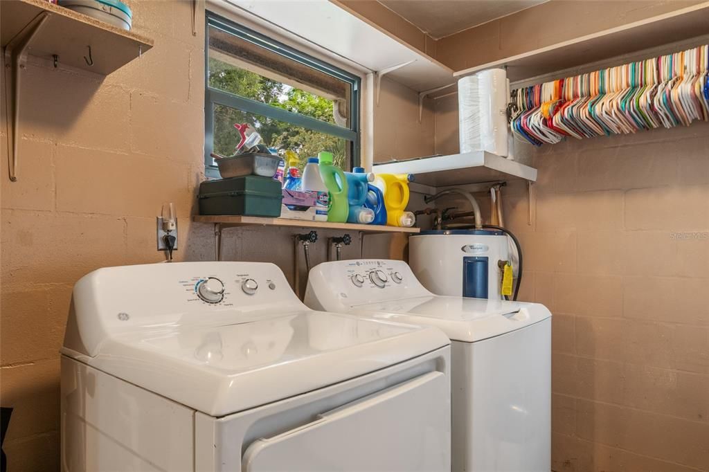 For Sale: $355,000 (3 beds, 2 baths, 1168 Square Feet)
