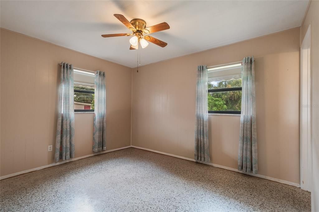 For Sale: $355,000 (3 beds, 2 baths, 1168 Square Feet)