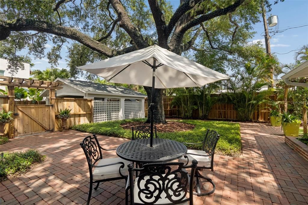 For Sale: $2,600,000 (4 beds, 3 baths, 3887 Square Feet)