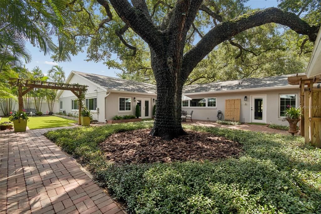 For Sale: $2,600,000 (4 beds, 3 baths, 3887 Square Feet)