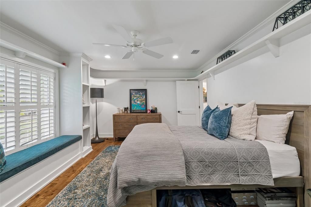 For Sale: $2,600,000 (4 beds, 3 baths, 3887 Square Feet)