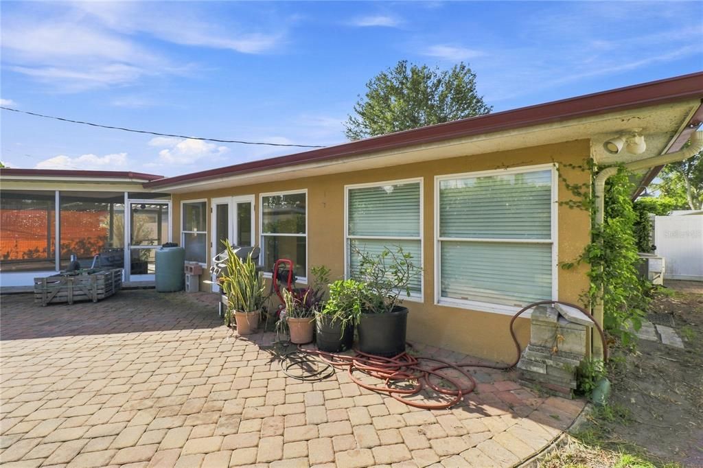 En Venta: $325,000 (2 camas, 2 baños, 884 Pies cuadrados)