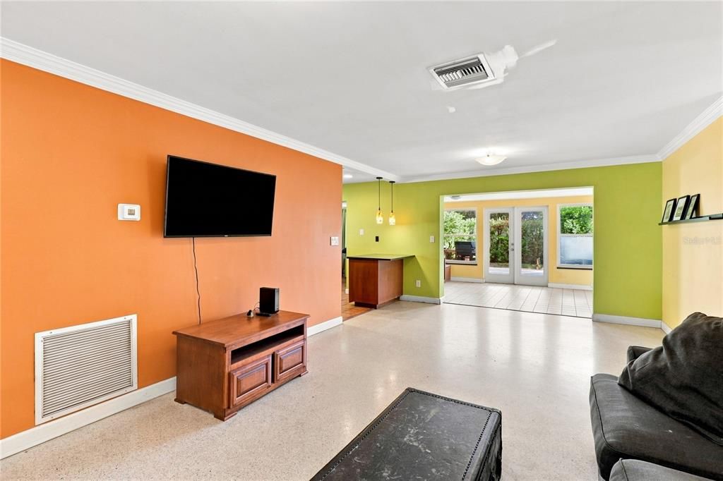 En Venta: $325,000 (2 camas, 2 baños, 884 Pies cuadrados)