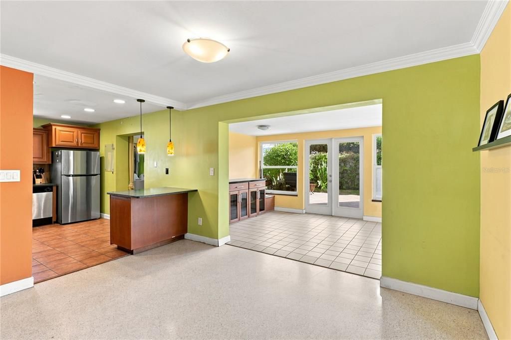 En Venta: $325,000 (2 camas, 2 baños, 884 Pies cuadrados)