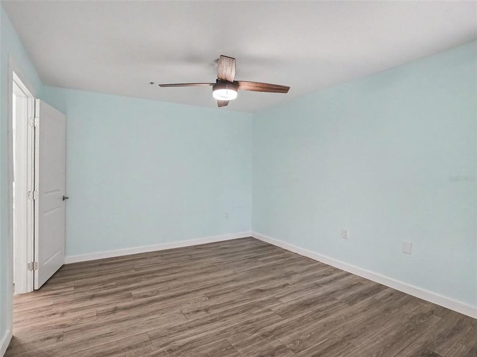 For Sale: $139,900 (1 beds, 1 baths, 724 Square Feet)