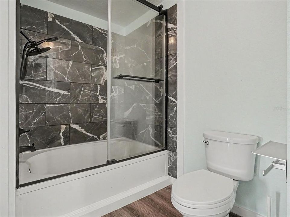 For Sale: $139,900 (1 beds, 1 baths, 724 Square Feet)