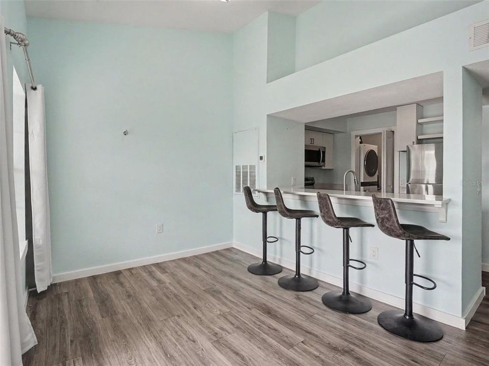 For Sale: $139,900 (1 beds, 1 baths, 724 Square Feet)