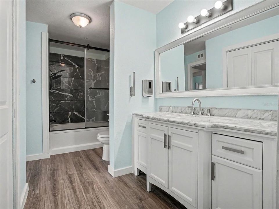 For Sale: $139,900 (1 beds, 1 baths, 724 Square Feet)