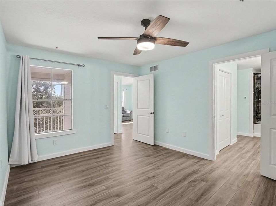 For Sale: $139,900 (1 beds, 1 baths, 724 Square Feet)