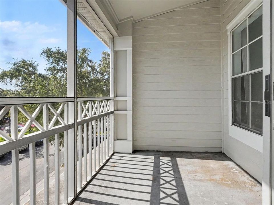 For Sale: $139,900 (1 beds, 1 baths, 724 Square Feet)