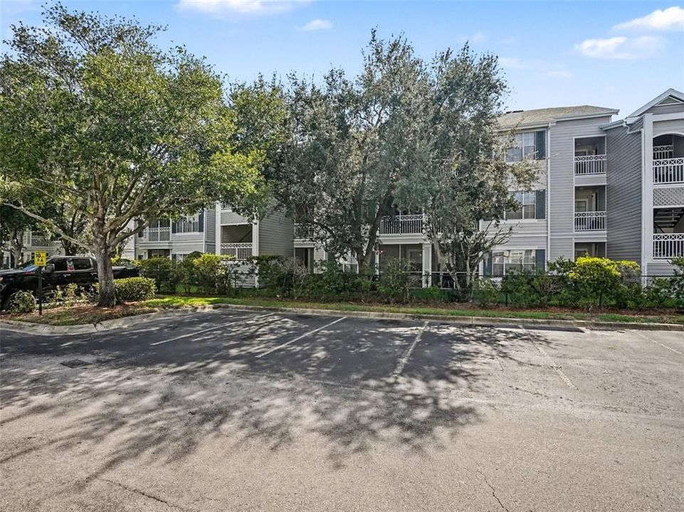 For Sale: $139,900 (1 beds, 1 baths, 724 Square Feet)