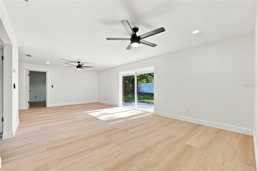 For Sale: $450,000 (4 beds, 2 baths, 1699 Square Feet)
