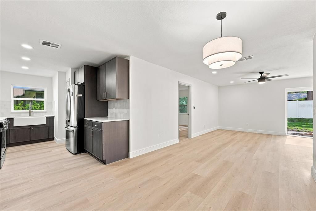 For Sale: $450,000 (4 beds, 2 baths, 1699 Square Feet)